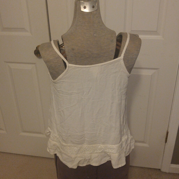 3/$20 Mossimo White Lace Tank Top - Picture 2 of 3